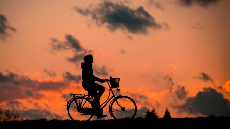 Woman_Cycling